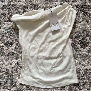 Off-the-shoulder Twist Top